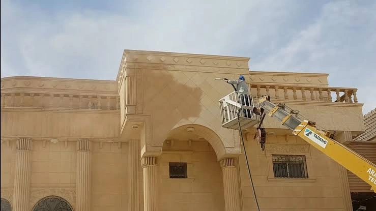 تنظيف واجهات حجر